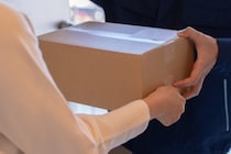 絶望して警察に行った数日後、自宅に届いた宅配便　開けたら身に覚えのない品々、いったい誰が（福岡県・50代女性）