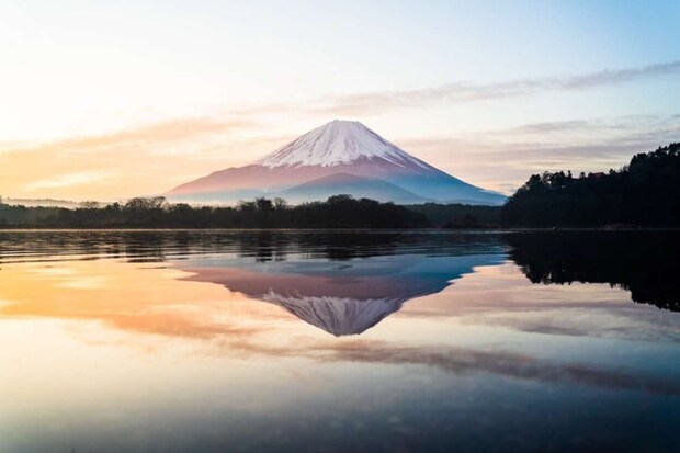 朝も見事なリフレクション　狐仙人乃弟子 トコノ オルタ（＠ttt_zegu952）さんの投稿より