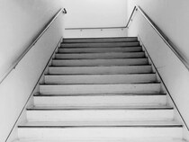 「ベビーカー連れで入った施設はエレベーター無し。階段を使おうとしたら、降りてきたおじさんが...」（秋田県・40代女性）