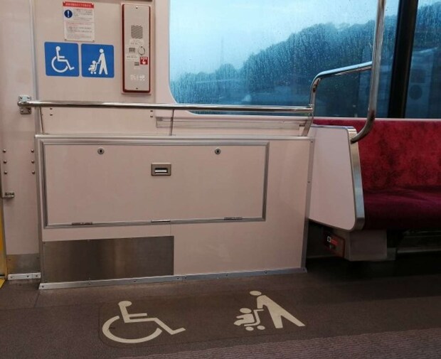 ベビーカーと乗った電車で...（画像はphotoAC）