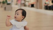 「近所のスーパーで1歳息子を見失った私。店中探し回ったけれど、息子は店の外で見知らぬ老人に...」