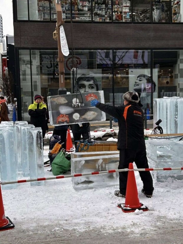 製作中の様子（画像はすすきの観光協会公式Facebookより）