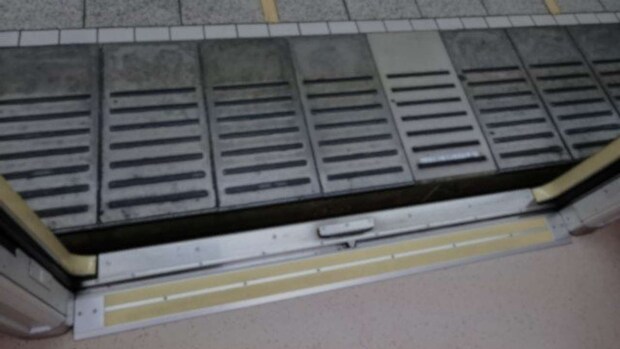 帰宅ラッシュの地下鉄で...（画像はphotoAC）