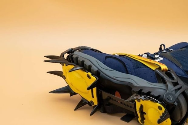 アイゼンなしでの下山は困難で(画像はphotoAC)