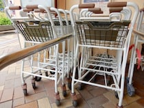 「臨月の私の前に割り込んできた中年男。恐怖で声も出ない私のお腹を、笑いながら強く押してきて...」（栃木県・40代女性）