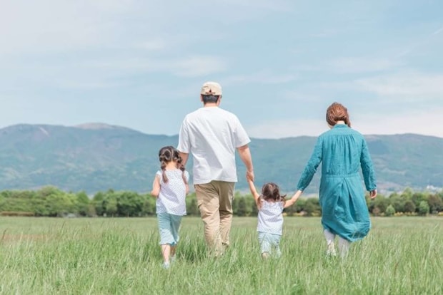 おばあちゃんの家に遊びに行っていた家族（画像はphotoAC）