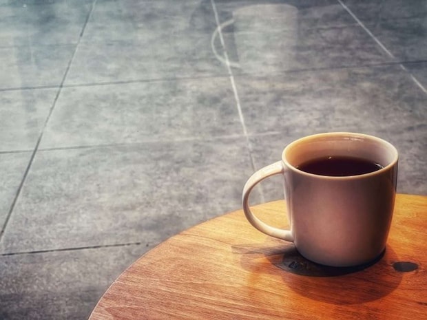 そそくさと店を出て...(画像はphotoACより、イメージ)