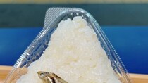 「塩むすび」なのに何か乗ってる...　香川・高松駅で売ってるおにぎりにネット驚がく「天才やん」