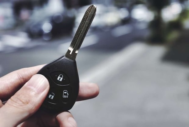 グラスボートのおばさんが...（画像はphotoAC)