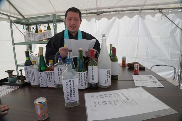 色んな修羅場が並ぶバー