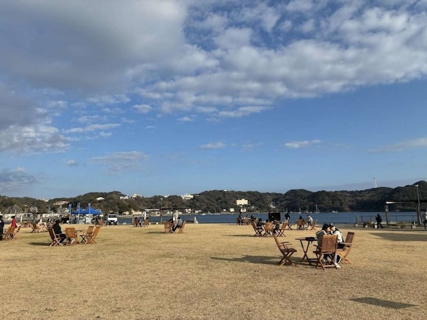 海を眺めながらのんびり過ごせる