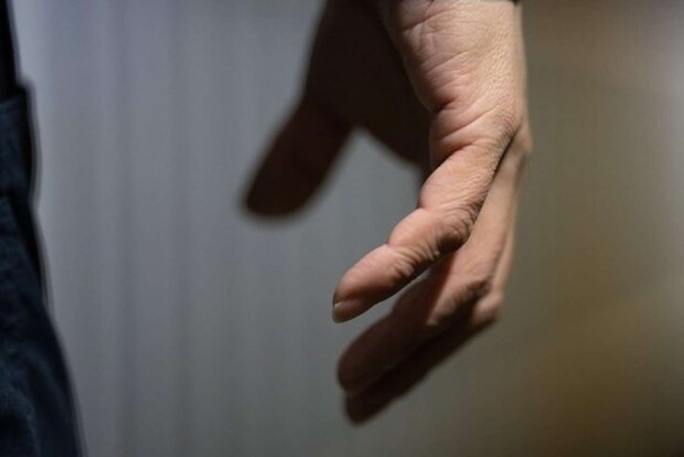 混雑してない電車で...（画像はphotoAC）