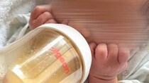 ミルクの飲み方が可愛すぎる赤ちゃんが、爆誕しました　「はぁ～尊い」「天使すぎる」と1.9万人もん絶