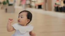 「近所のスーパーで1歳息子を見失った私。店中探し回ったけれど、息子は店の外で見知らぬ老人に...」