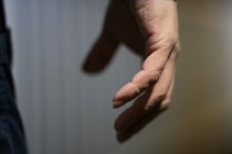 「痴漢オジサンが怖くて、声も出せない短大生の私。そこに同年代の男性が近付いてきて」（愛知県・40代女性）