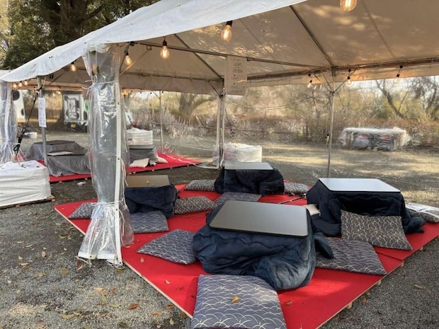 まさかのこたつ。夜のお花見もぬくぬく