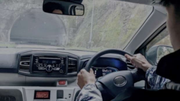 助けてくれた青年たちは(画像はphotoAC)