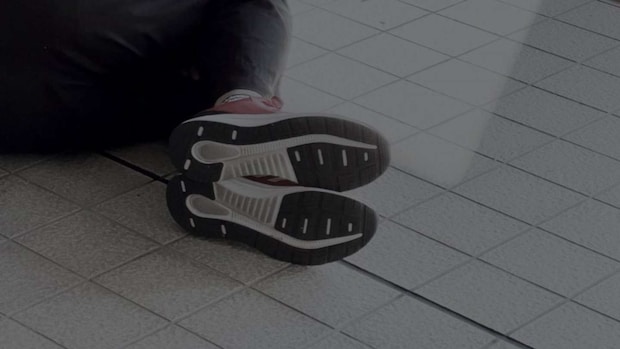 飲みすぎて酔っ払い...(画像はphotoAC)