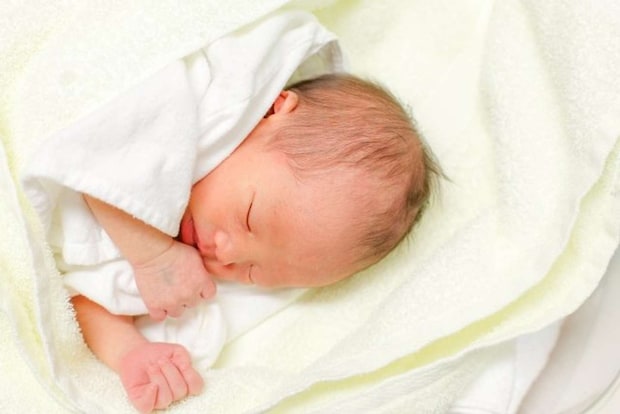 翌朝、赤ちゃん誕生(画像はphotoAC)