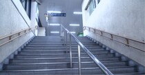 「階段で老人の荷物を持ってあげた私。『ゆっくり降りてね』と伝えて先に行くと、横から知らないおばちゃんが『あんた...』」（大阪府・50代男性）