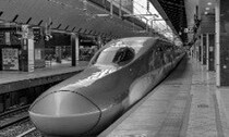 「混みあう新幹線で空席を探す、2人の子供を連れた母親。なんとか1席見つけたところでサラリーマンが...」（静岡県・40代男性）