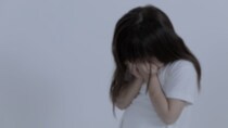 「母と2人で九州に帰省した3歳の私。空港で𠮟りつけられたあと、見知らぬおばさまに...」（群馬県・30代女性）