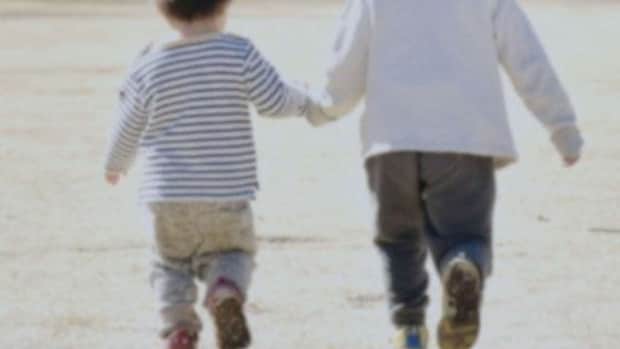 隣のホームへ連れて行ったはずの兄弟が（画像はphotoAC）