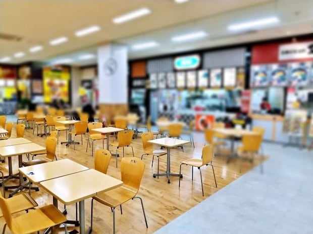 フードコートにて（画像はphotoAC）