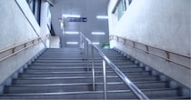 「階段で老人の荷物を持ってあげた私。『ゆっくり降りてね』と伝えて先に行くと、横から知らないおばちゃんが『あんた...』」（大阪府・50代男性）
