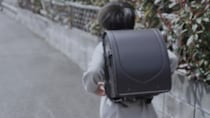 コンビニ前でたむろするヤンチャそうな男たち　歩いている小学生を追いかけて凍りつかせた結果（北海道・40代男性）