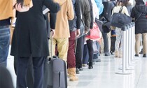 「ディズニーの行列からトイレのためにいったん離脱。戻って並びなおそうとしたら、後ろに並んでいた人が...」(東京都・40代女性)