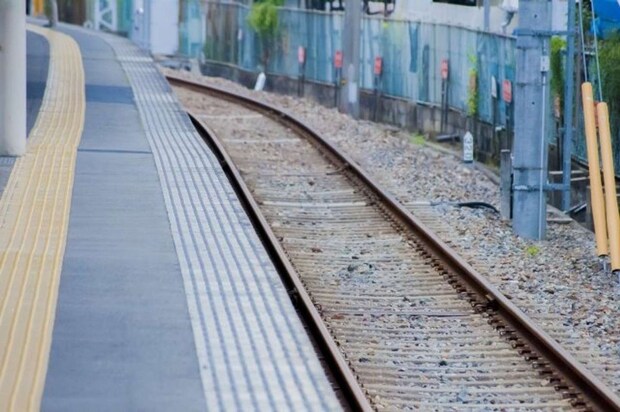 駅のホームから転落して（画像はphotoAC）