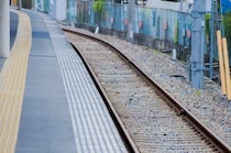 東京の帰宅ラッシュの真っただ中に、駅のホームから女性が転落→人身事故に至らなかった理由は