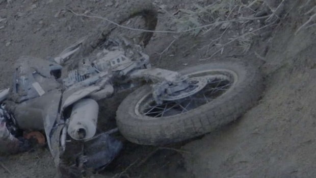 バイクで転んで...（画像はphotoAC）