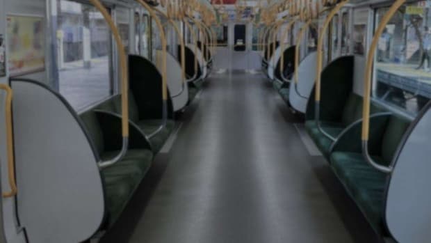 幼い娘たちと乗った電車で(画像はphotoAC)