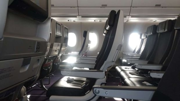 遺骨を持って飛行機に乗ったら(画像はphotoAC)