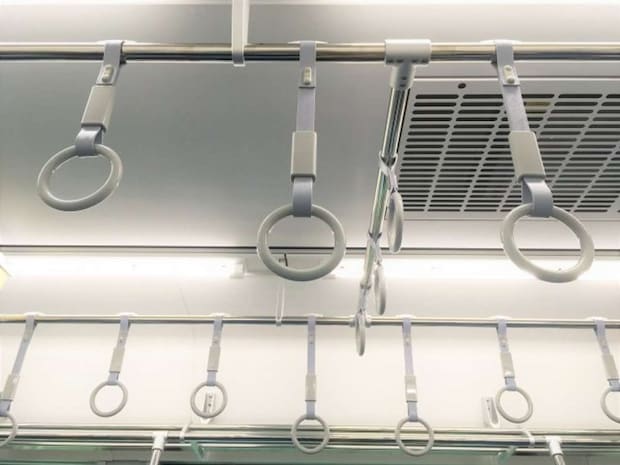 東京の地下鉄で(画像はphotoAC)