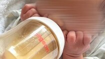ミルクの飲み方が可愛すぎる赤ちゃんが、爆誕しました　「はぁ～尊い」「天使すぎる」と1.9万人もん絶