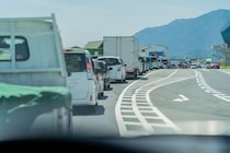 旅先の五島列島で大渋滞、慣れない土地で困惑する夫婦　そこへ男女二人連れが夫婦の車を（千葉県・60代女性）