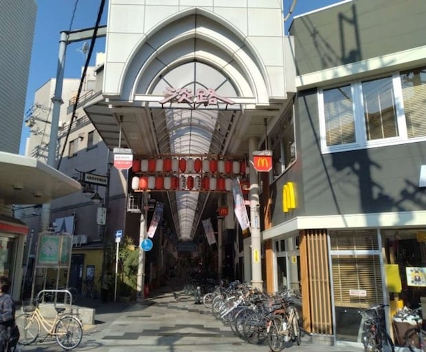 わざわざ案内してくれた（画像はphotoAC）