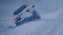 35年前の冬に起きた車のスリップ事故　谷に落ちてドアが開かず、携帯電話も持っていなかった（大阪府・50代女性）