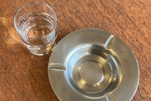 娘たちと訪れた飲食店で（画像はphotoAC）