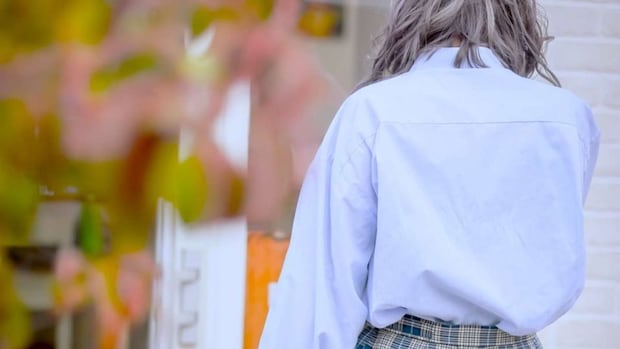 派手な女子高生が通りかかり（画像はphotoAC）