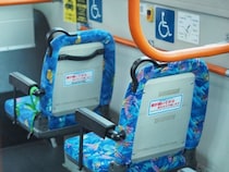 「乗客2人のバスで優先席に座った私に『あいてるよ！』と言ってきたオジサン。謝罪して席を移っても、何度も繰り返し」（大阪府・20代女性）