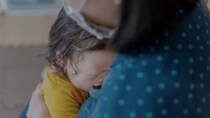 「食堂で泣き出し、卓上をひっくり返した1歳息子。抱っこしてあやしていたら、隣の席の女性客が...」（神奈川県・60代女性）