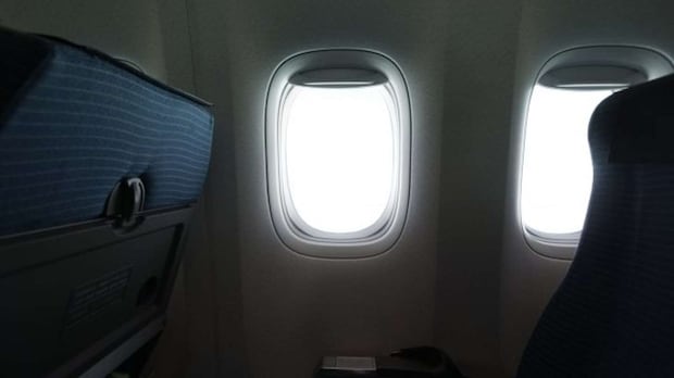 子供を連れて乗った飛行機で(画像はphotoAC)