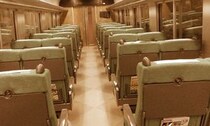 「大学の夏休み、旅の途中で仲良くなった年上のきれいなお姉さん。一緒に船を降りると、黒塗りの車が..」 (大阪府・70代男性)