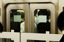 「5歳の娘と通勤ラッシュの有楽町線で『キッザニア』へ。ドア付近に立っていると、20代くらいの女性客が」（東京都・女性）