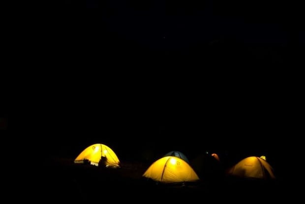 夜のキャンプ場につき...（画像はphotoAC）