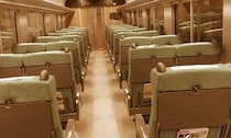 「大学の夏休み、旅の途中で仲良くなった年上のきれいなお姉さん。一緒に船を降りると、黒塗りの車が..」 (大阪府・70代男性)